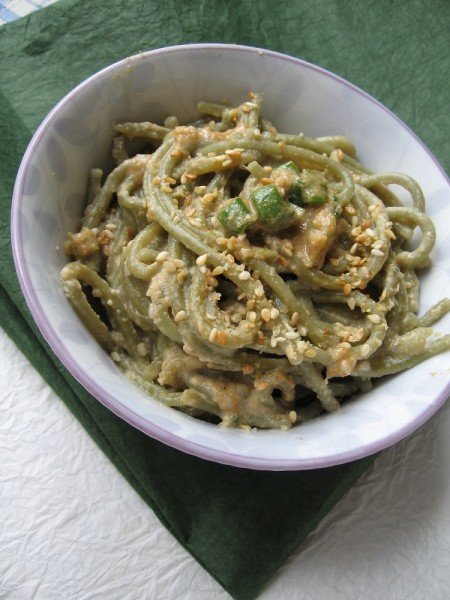 Algás spagetti tahini öntettel